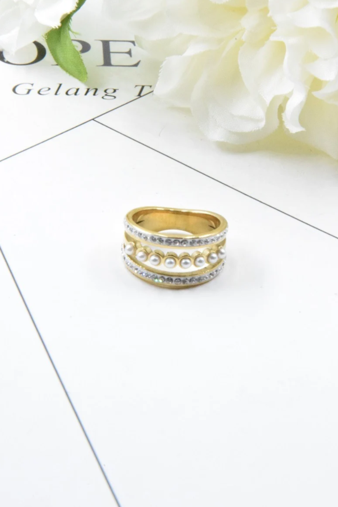 Bague en acier inoxydable doré strass et perles