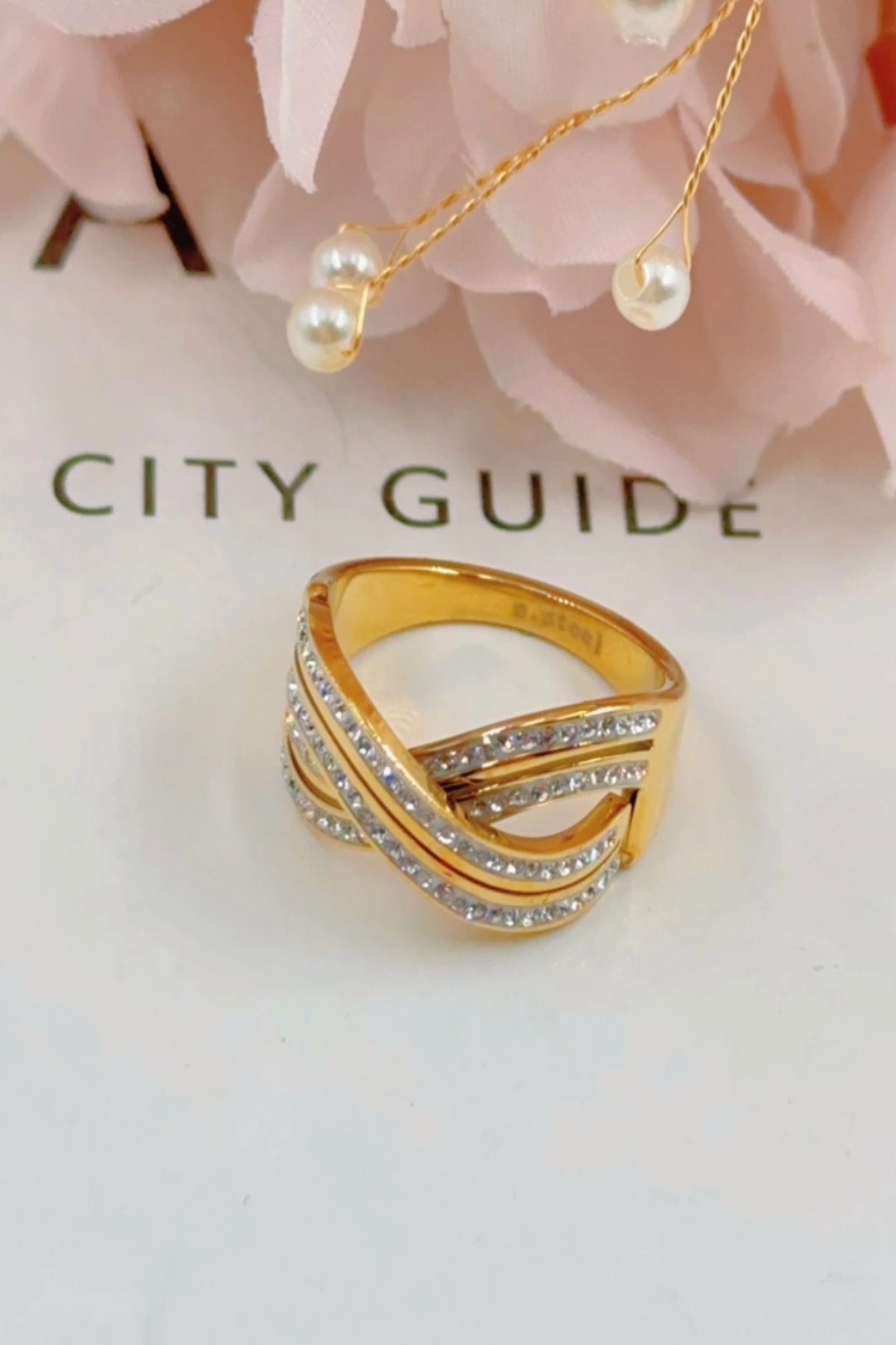 Bague croisée dorée en acier inoxydable avec strass