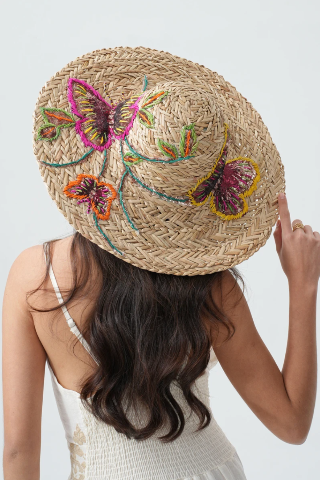 Chapeau de paille brodé papillon en sequins