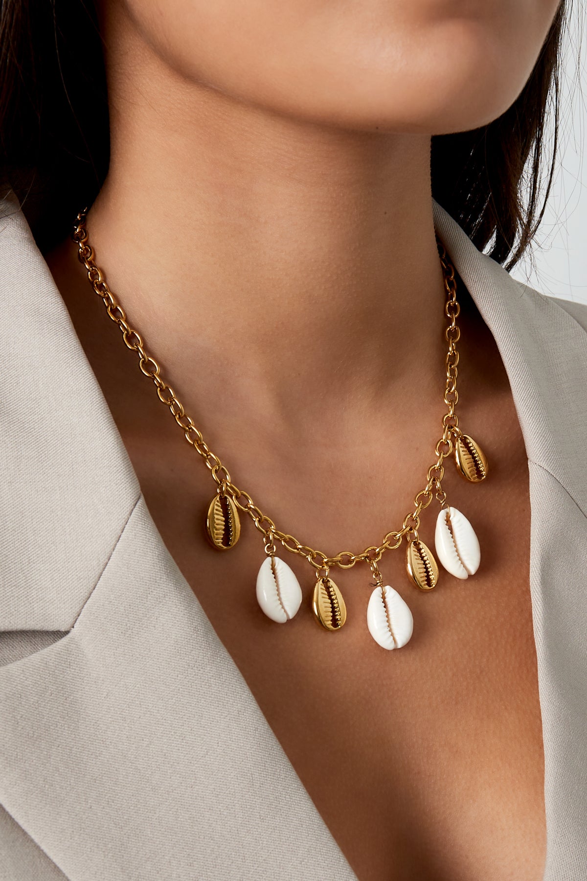Collier en acier inoxydable avec breloques coquillages