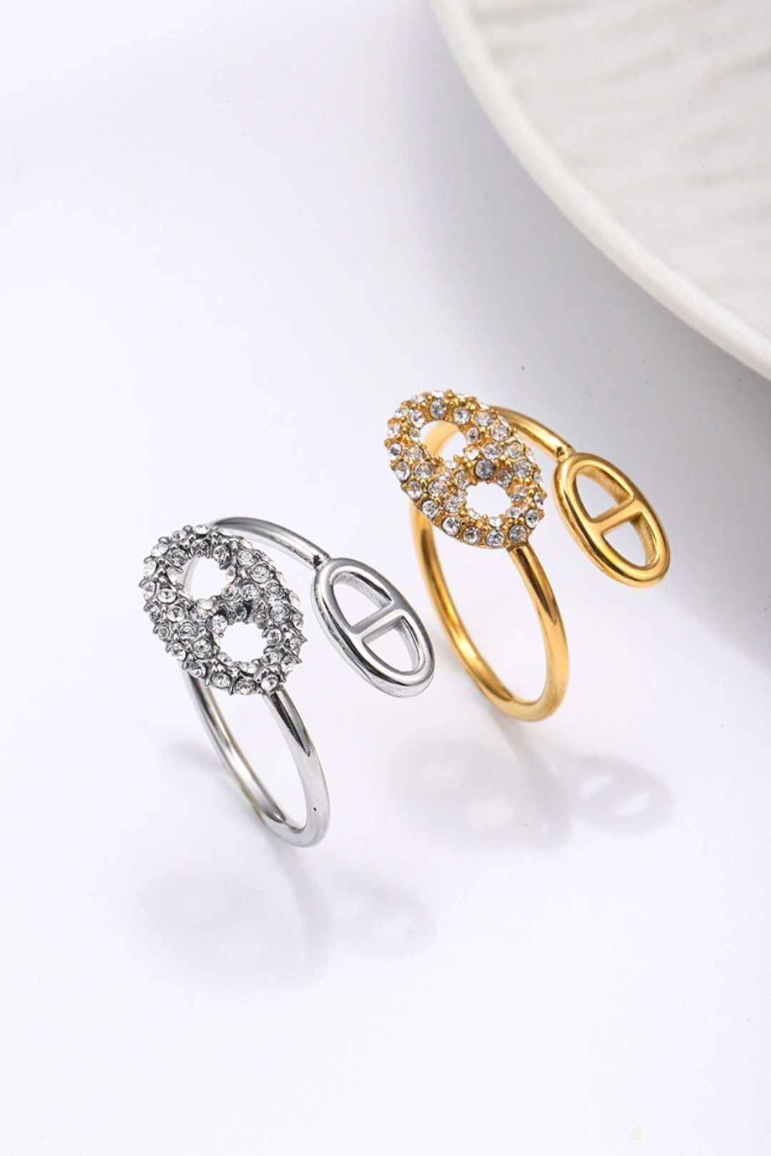 bague ovale en acier inoxydable sertie de strass