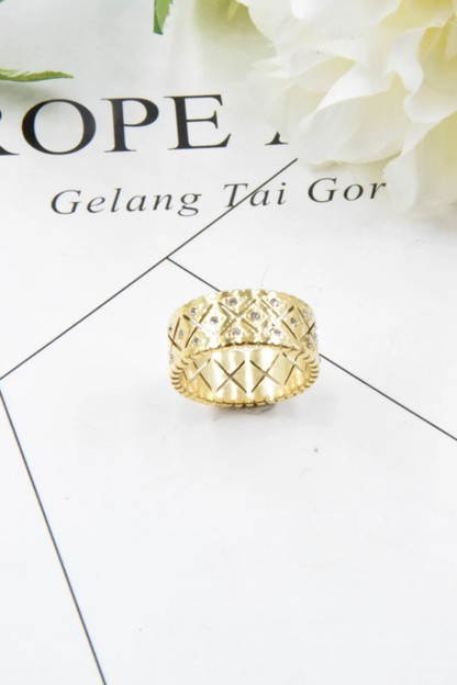 Bague large gravée en acier inoxydable doré