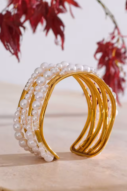 manchette large doré en acier inoxydable avec perles blanches