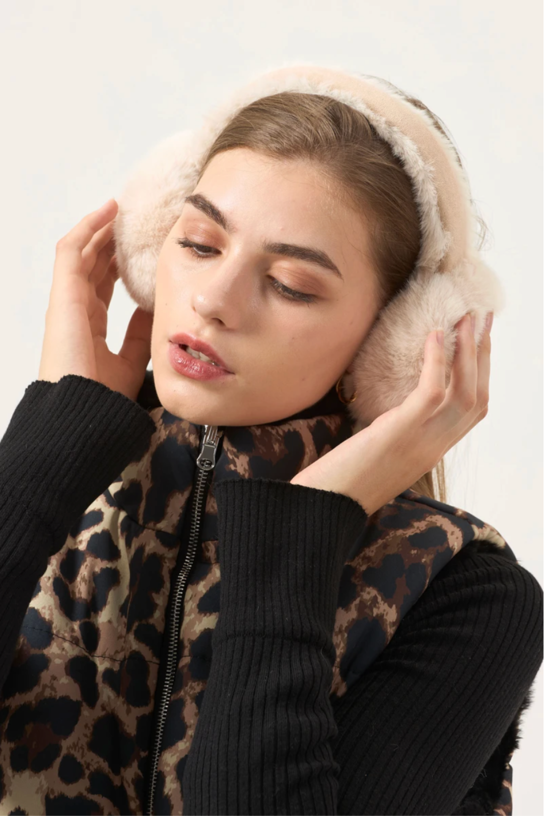 Cache-oreilles duveteux