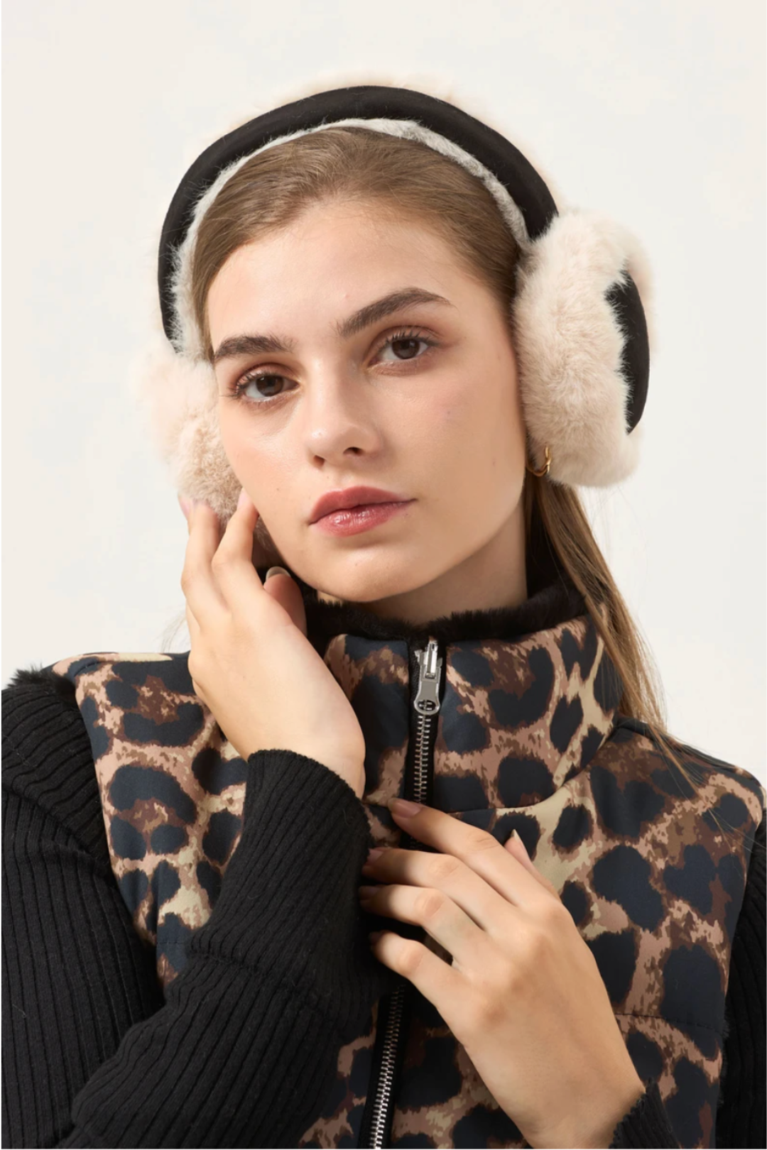 Cache-oreilles duveteux