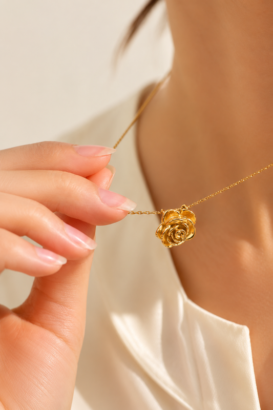 Collier Rose Dorée en Acier Inoxydable