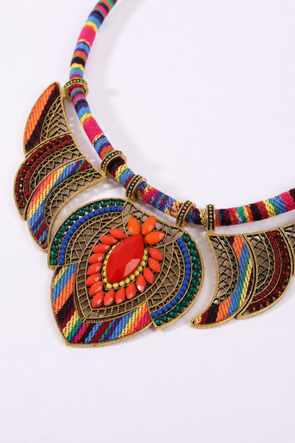 Collier boho tribal coloré et ornementé