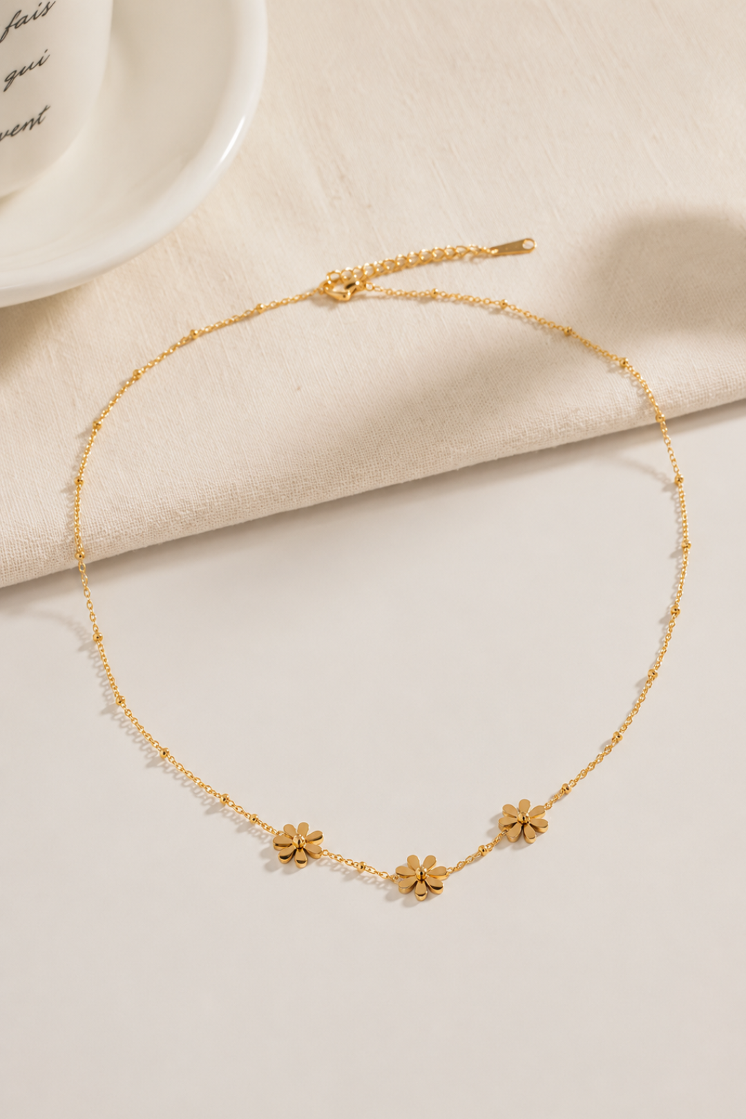 Collier doré délicat FLEURS