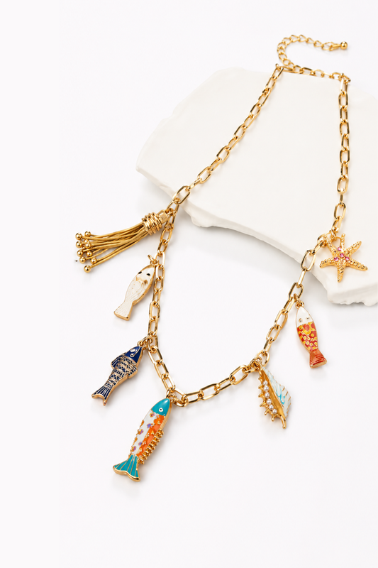 Collier doré et charms marins