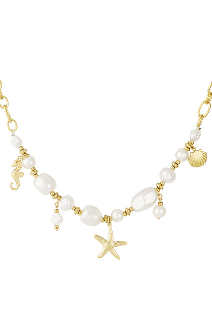 Collier marin avec pendentifs étoile de mer, hippocampe et perles
