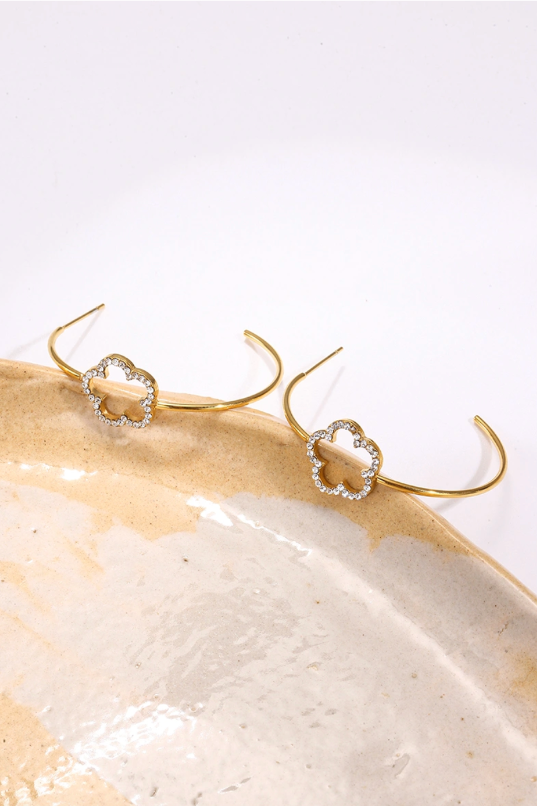 Créoles trèfle minimalistes en acier inoxydable