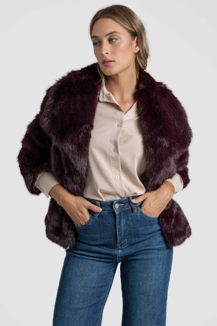 Manteau court effet fourrure col revers