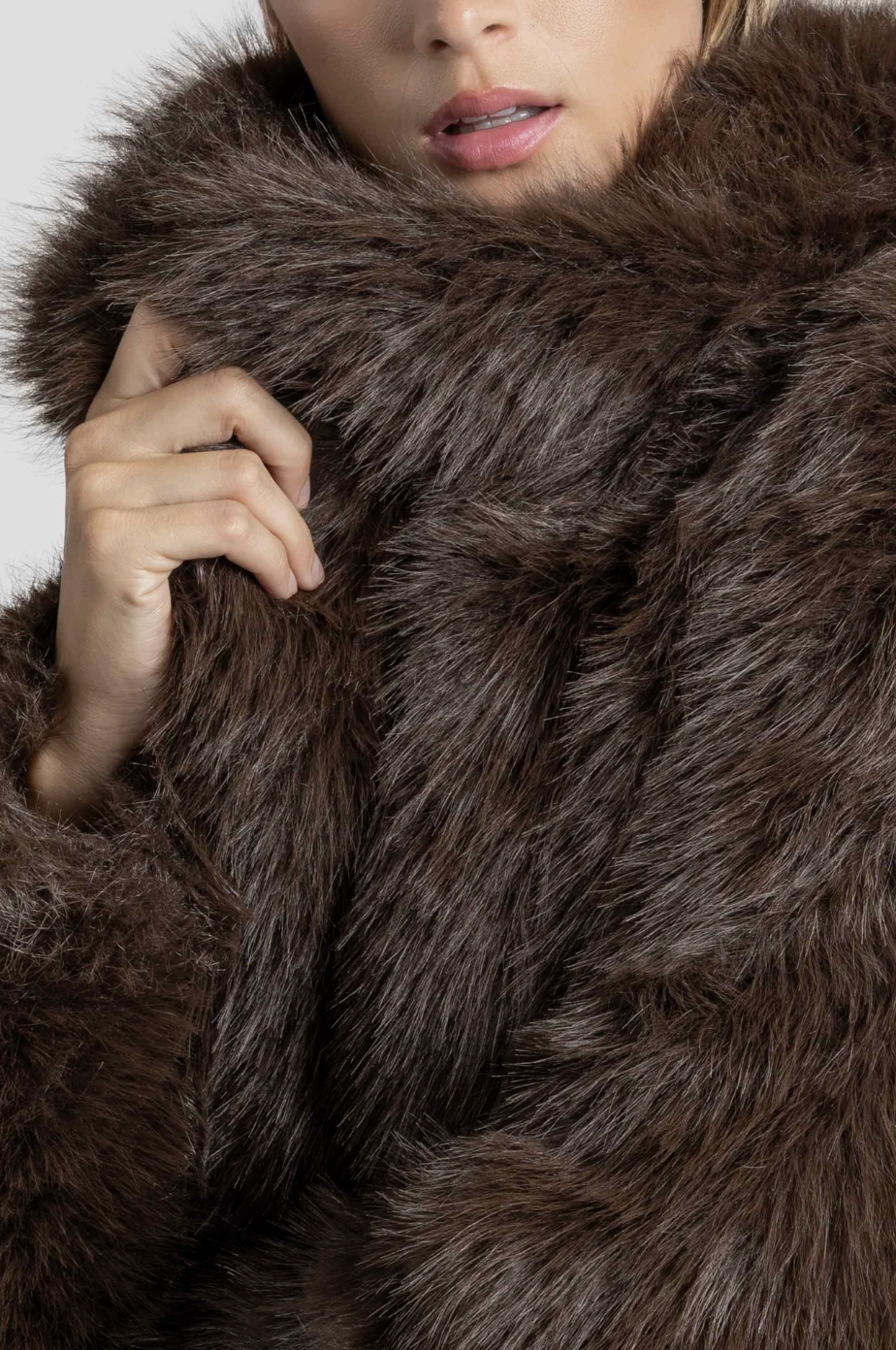 Manteau court effet fourrure col revers