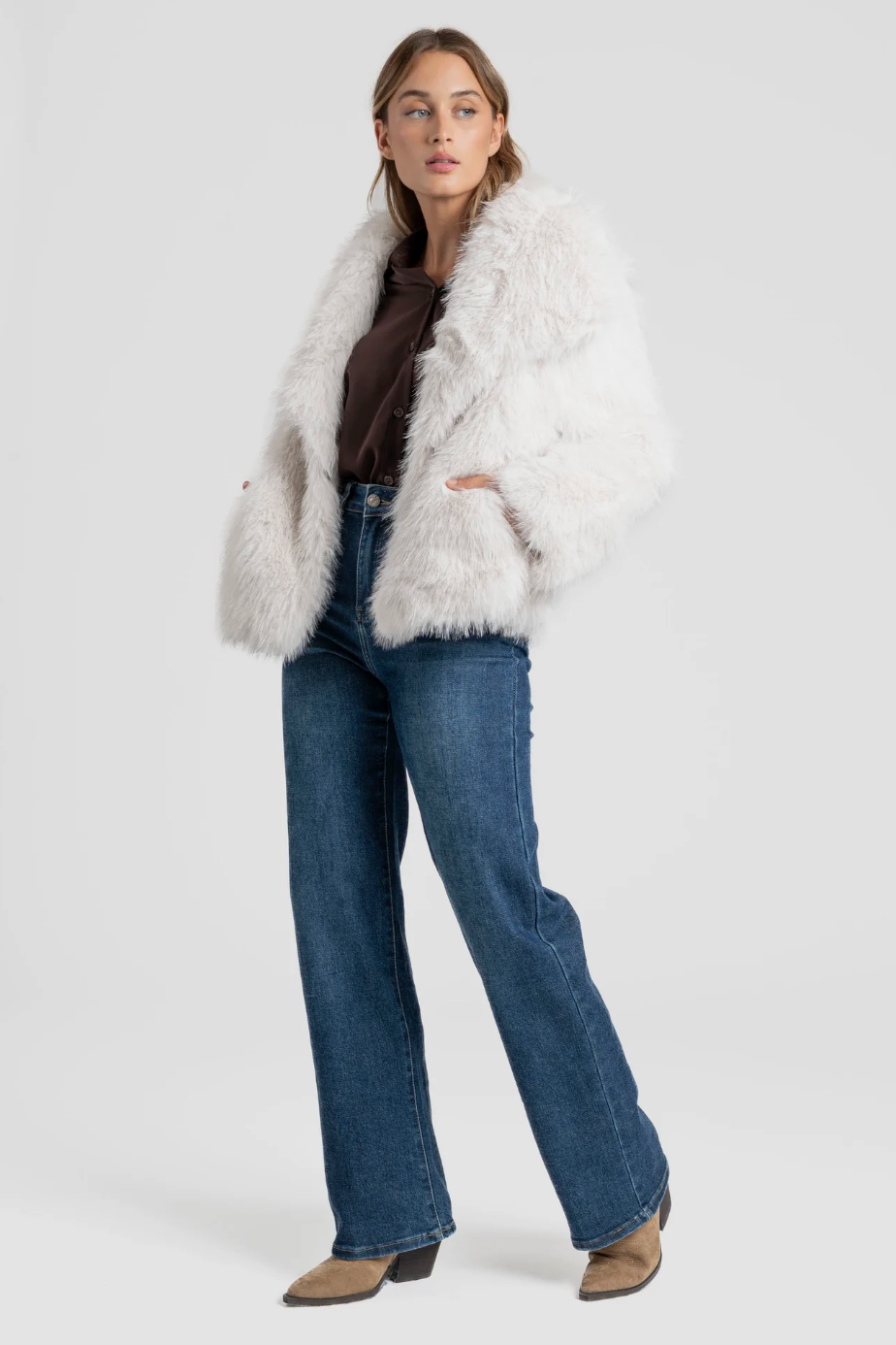 Manteau court effet fourrure col revers