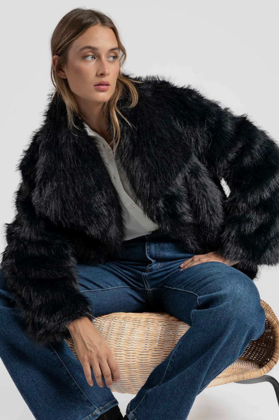 Manteau court effet fourrure col revers