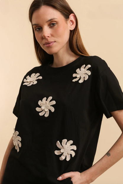 T-shirt en coton noir avec fleurs en crochet