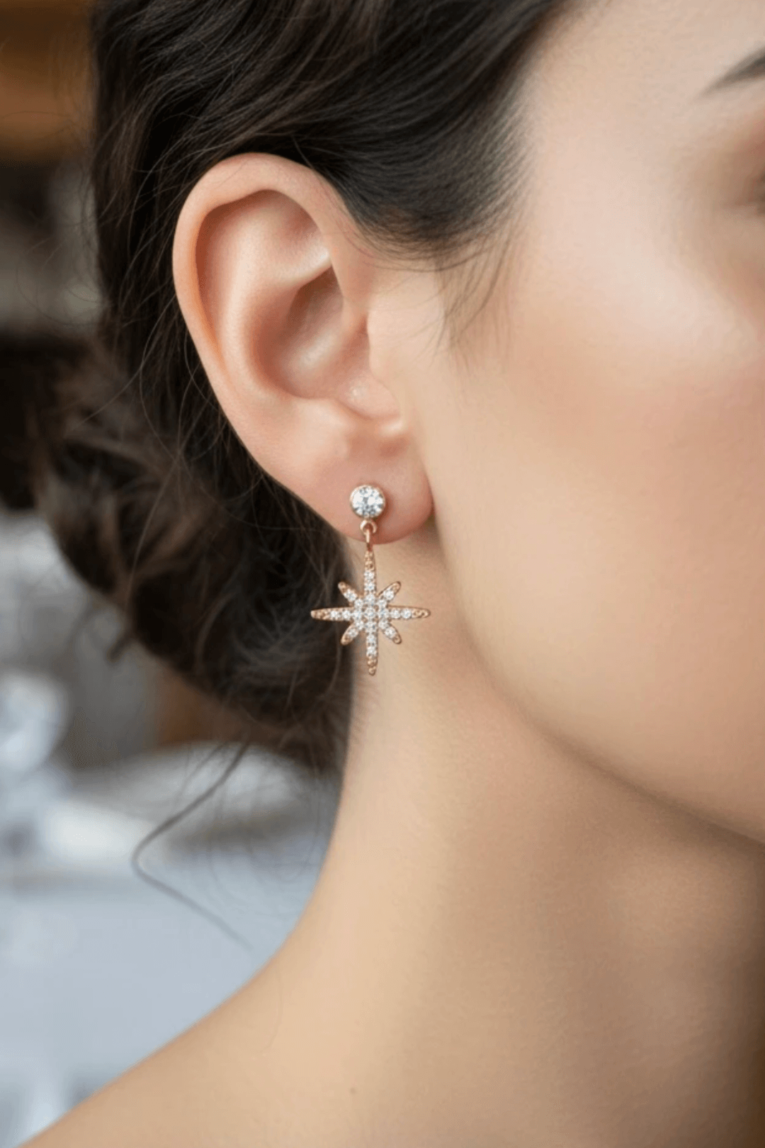 Détail boucles d'oreilles étoile scintillante à clou acier inoxydable