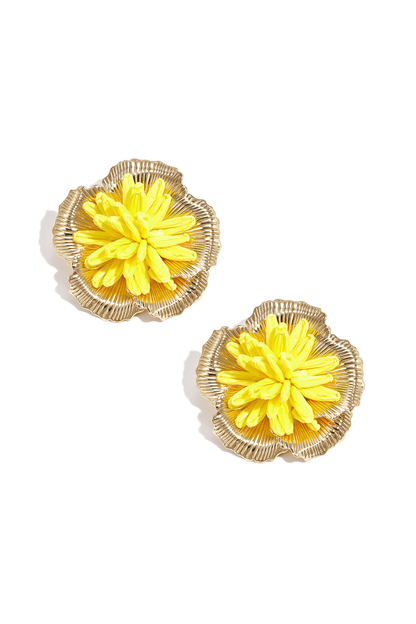 Boucles d'oreilles fleur raphia jaune vif métal doré fond blanc