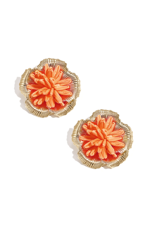 Boucles d'oreilles fleur raphia orange corail métal doré fond blanc