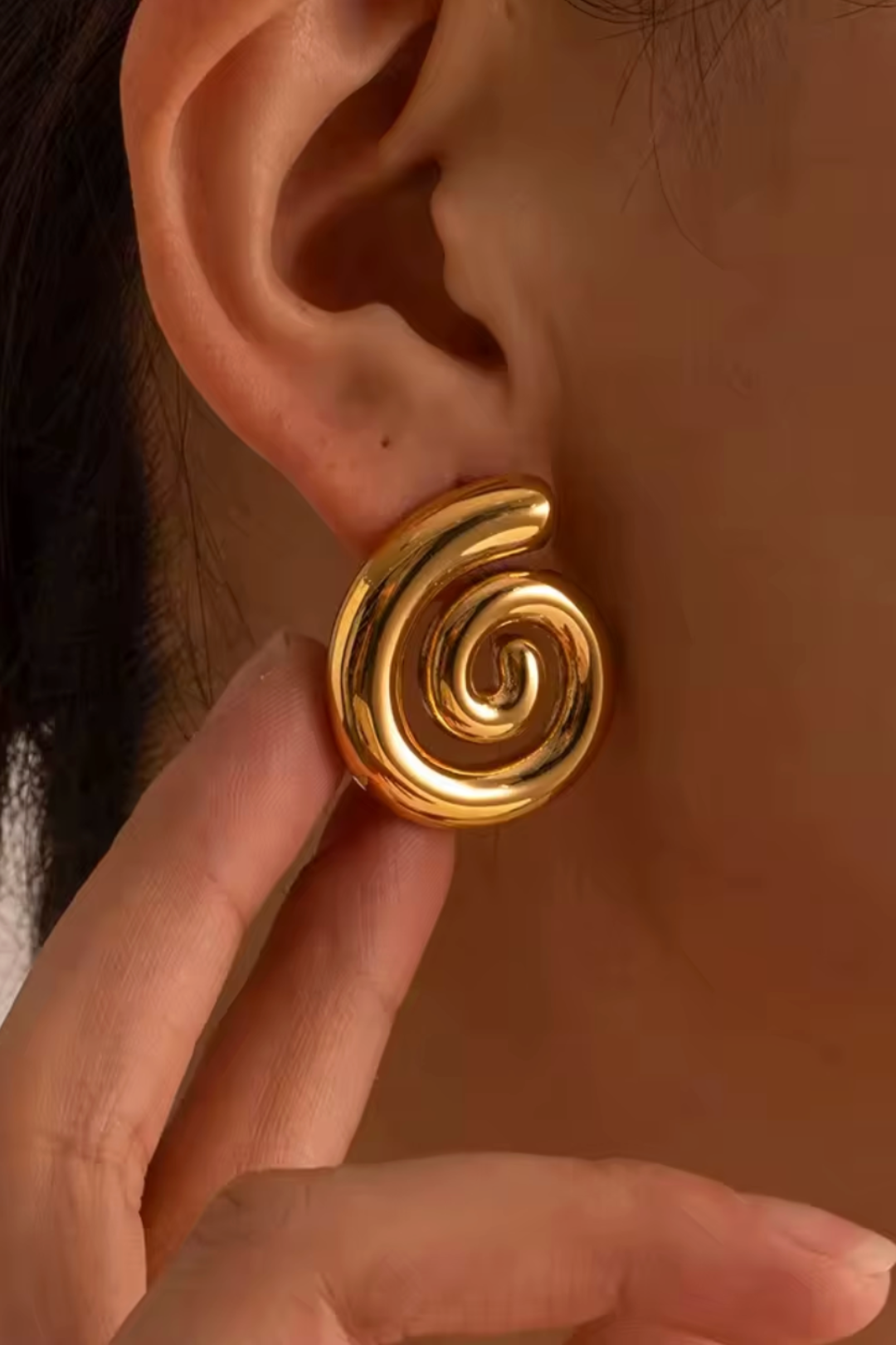 boucles d'oreilles dorées tendance été