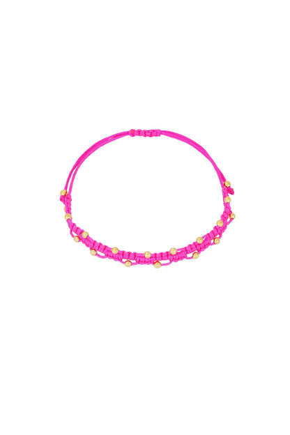 Bracelet cordon rose fluo perles dorées fond blanc