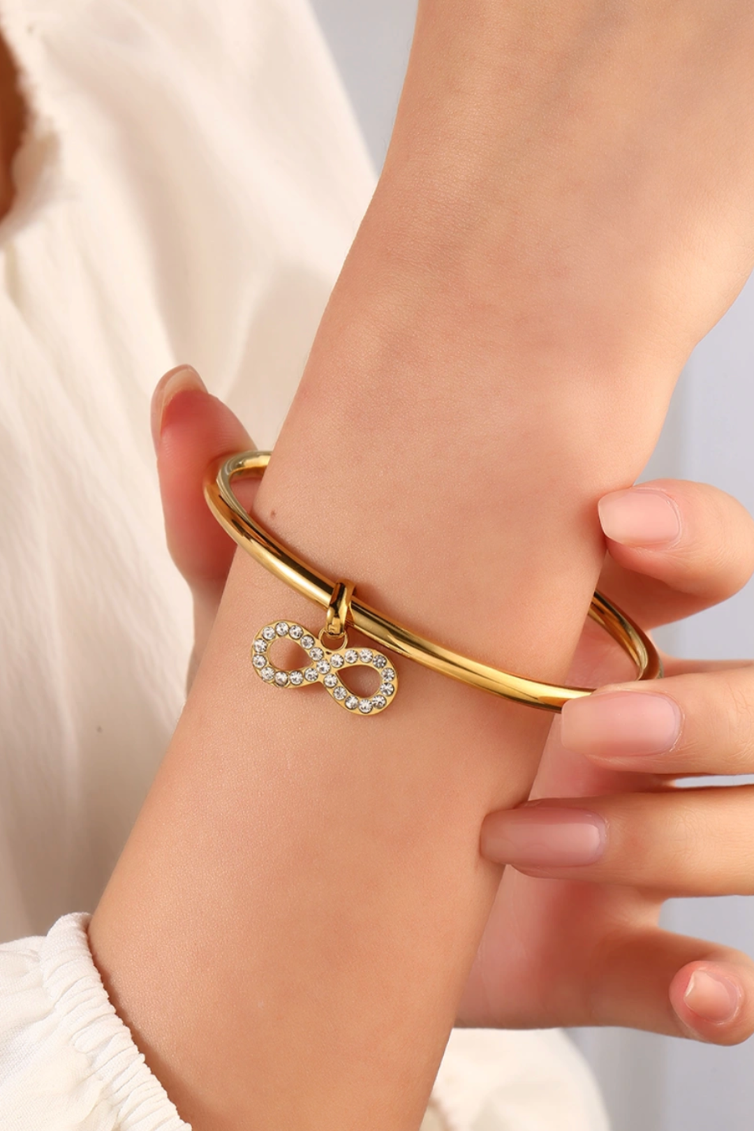 bracelet infini doré en acier inoxydable