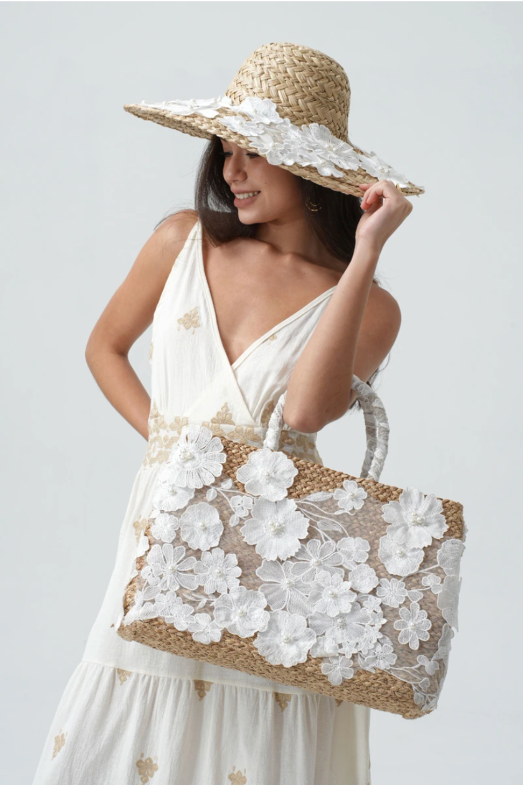 cabas-paille-dentelle-florale-perles-blanc-porte-epaule-mariage